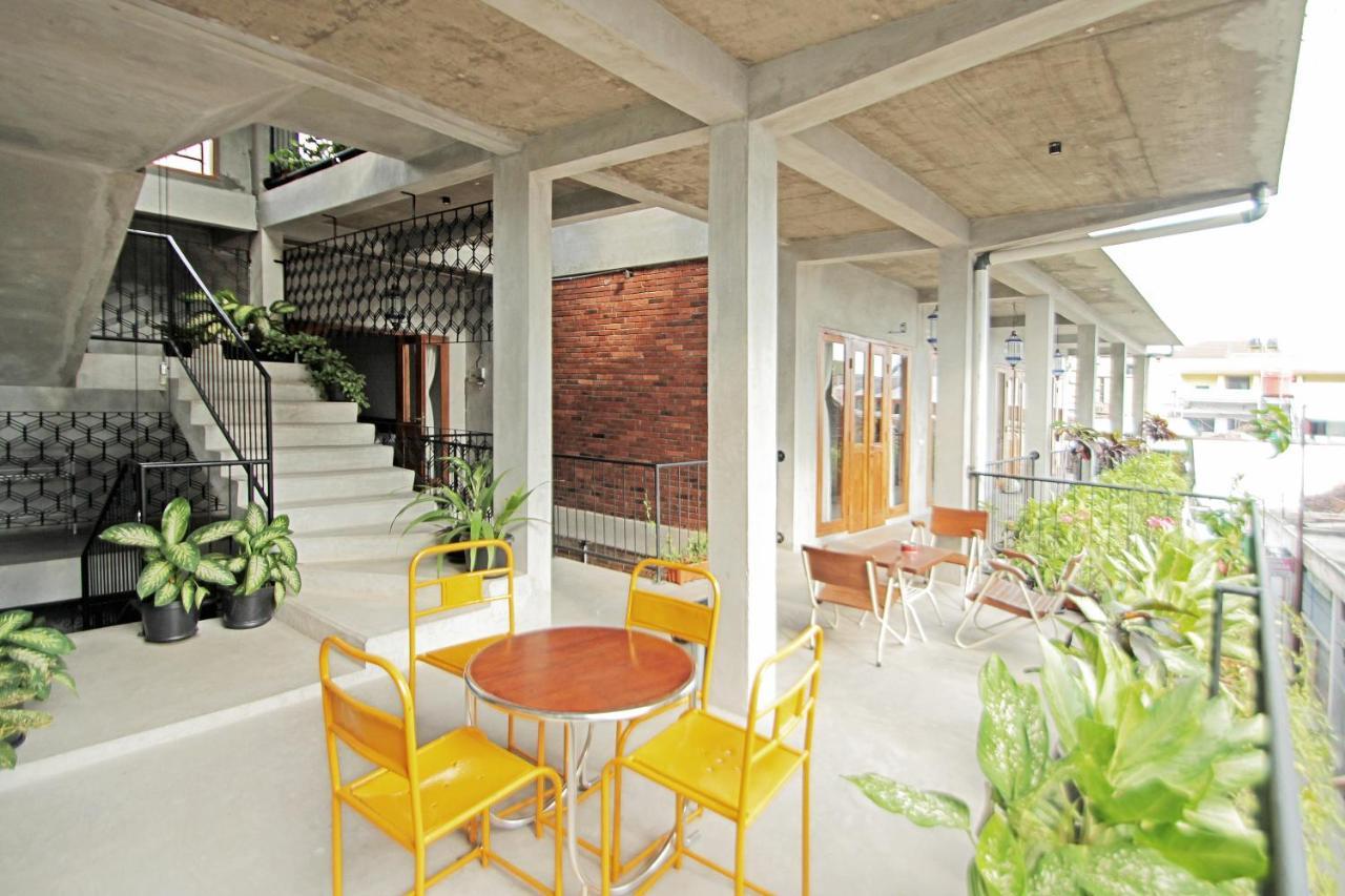 Pawon Cokelat Guesthouse Джок'якарта Екстер'єр фото